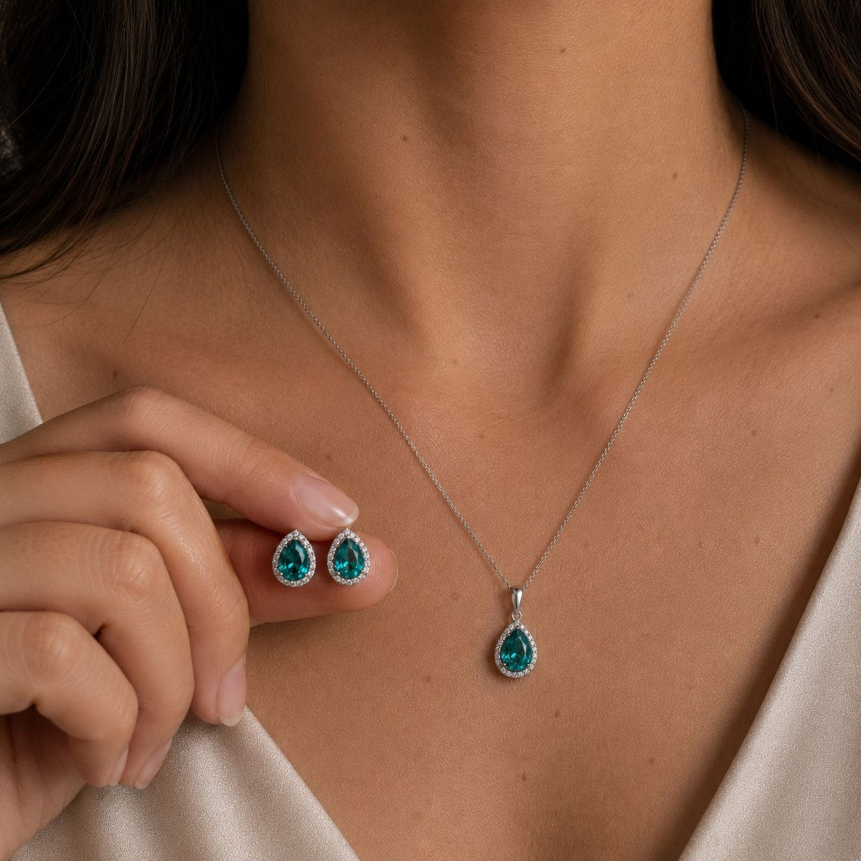 Drop Shaped Pendant Locket with Earring 925 Silver